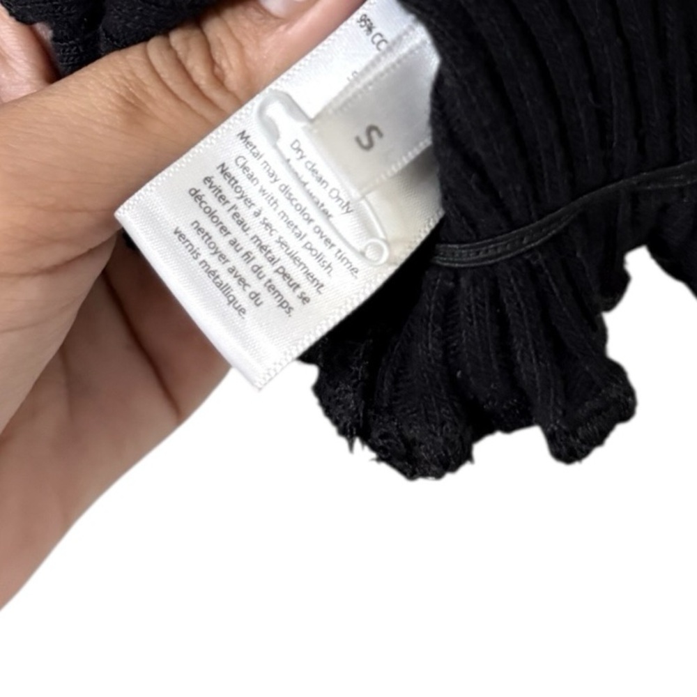 ARE YOU AM I Tiiu Black Off Shoulder Knit Crop Top - Picture 7 of 10